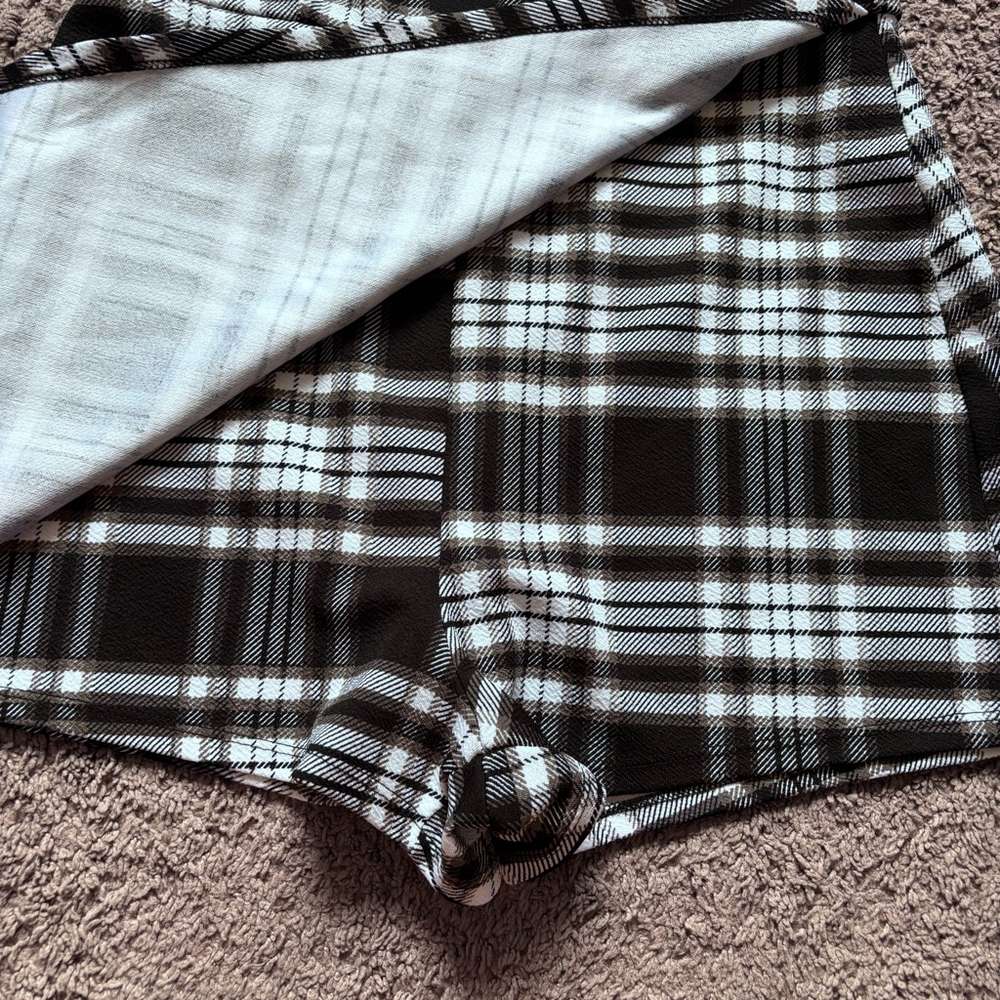 ⭐️⭐️⭐️Almost famous plaid skort Romper size Large - Picture 3 of 7